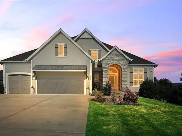 221 SW Roosevelt Rdg, Lees Summit, MO 64081