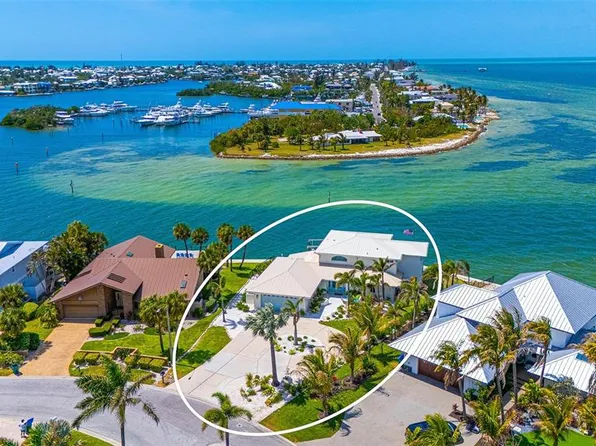 723 Key Royale Dr, Holmes Beach, FL 34217