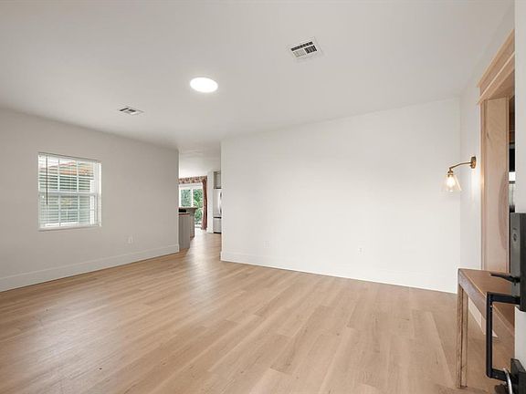 4th image of 2108 W Harrison Ave