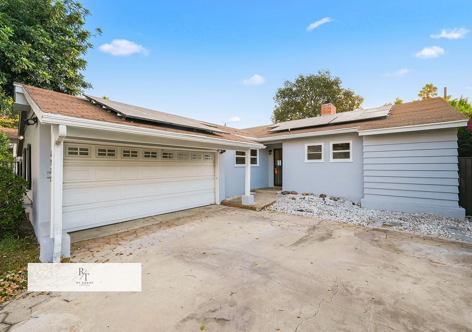 North Hollywood 3-Bedroom with Gated Driveway and Solar — Photo 1