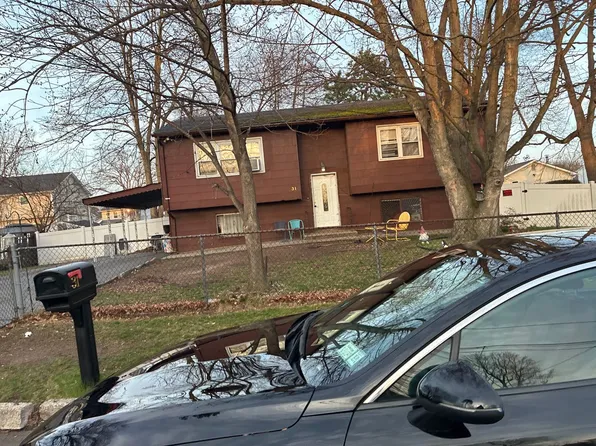 31 S 23rd St, Wyandanch, NY 11798