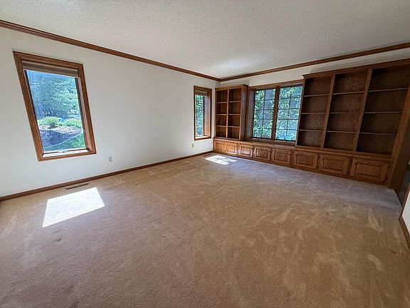 3rd image of 8140 Trillium Ln