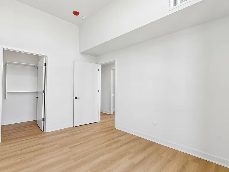 1100-15 W Grand Ave #519 — Photo 36