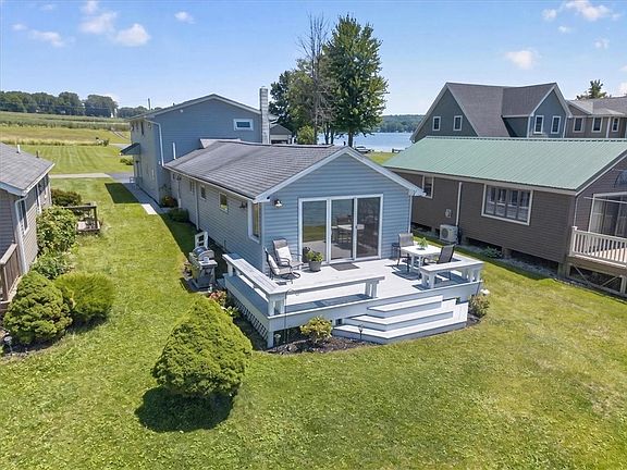 3rd image of 7027 Lake Bluff Rd