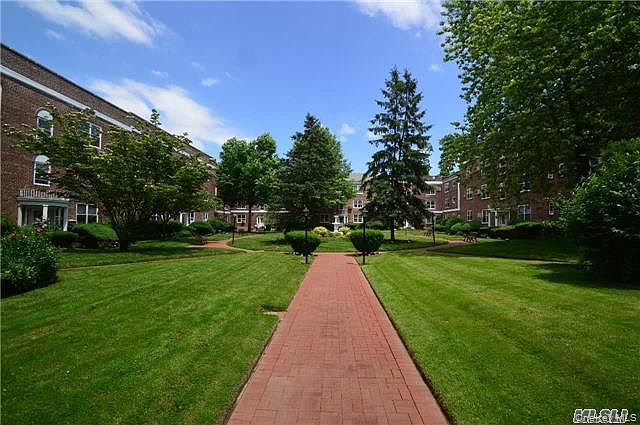 2nd image of 221 Middle Neck Road #G5