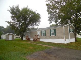 29396 Birch Dr, Flat Rock, MI 48134