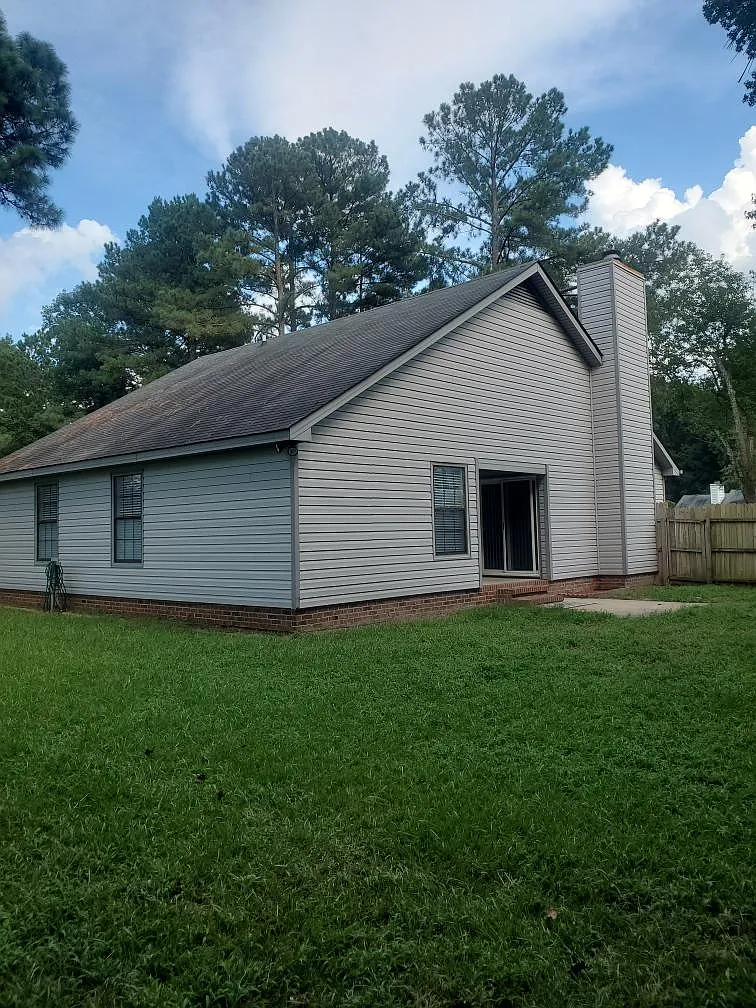 3 bed, 1252 sqft, $1,600 — Photo 2