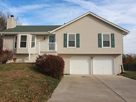 2nd image of 1829 NE Burgandy Cir