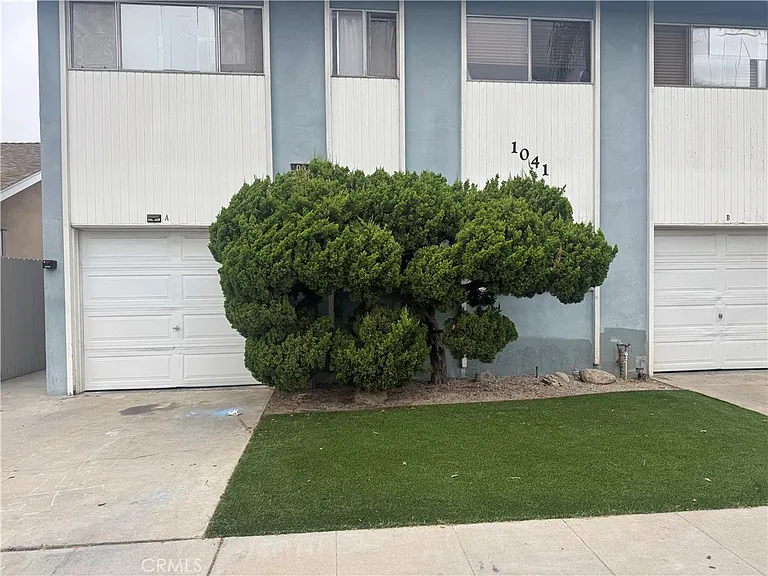 1041 Bennett Ave — Photo 15