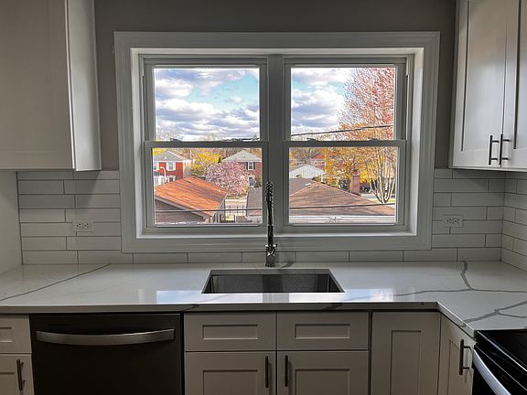 3rd image of 5615 N Mozart St APT 3A