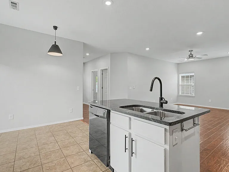 4435 W Pecan St — Photo 5