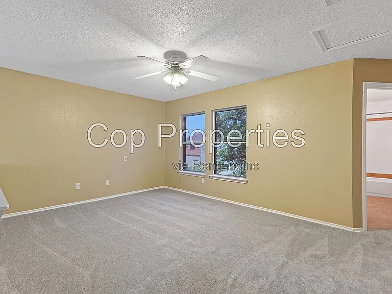 8118 Stagwood Hl — Photo 17