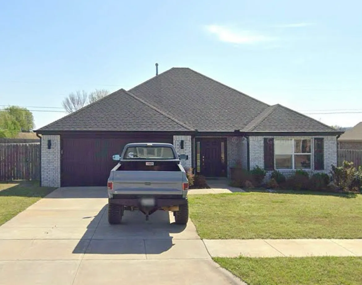 3 bed, 1600 sqft, $2,100 — Photo 1