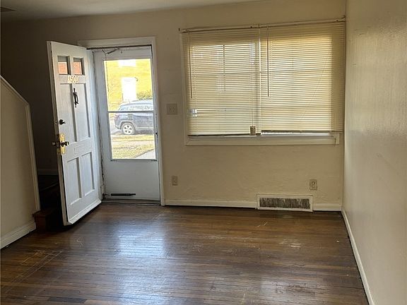 3rd image of 450 Kenwood Dr #D-12