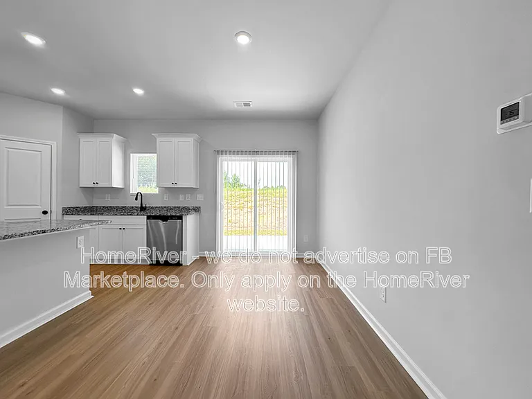 394 Chedworth Dr — Photo 6