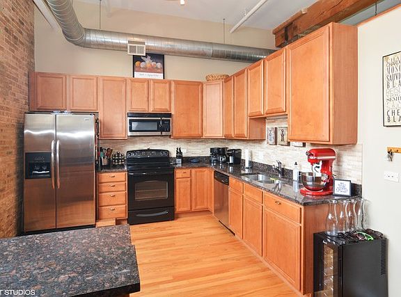 4th image of 2650 W Belden Ave #106