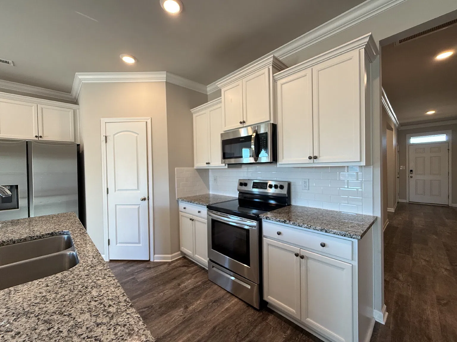 4 bed, 2.0 bath, 1836 sqft, $2,099 — Photo 4