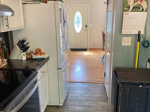 3rd image of 929 Monroe Dr