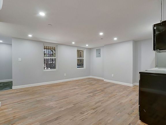 2nd image of 75 Woodbine St #1R