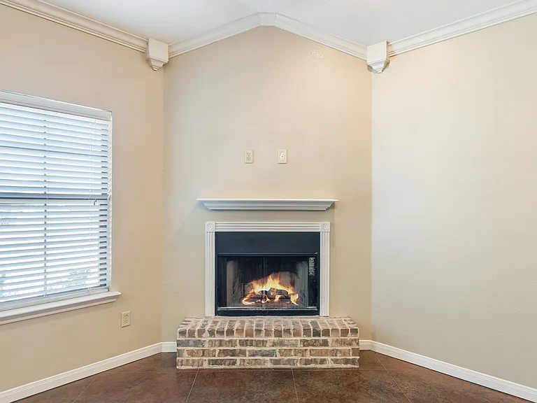 304 Wagon Wheel Cir — Photo 3