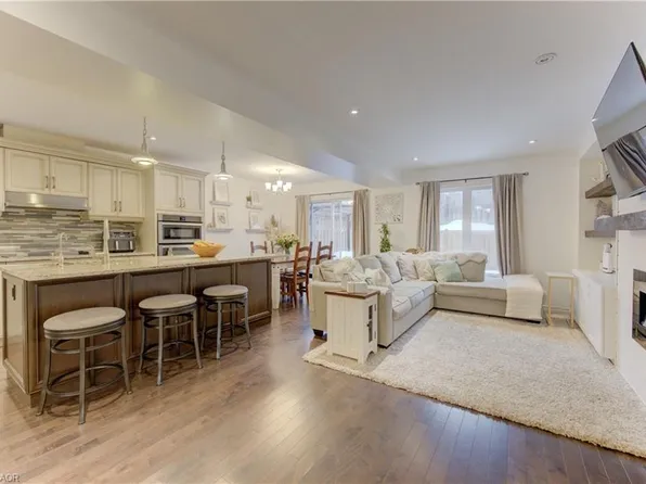 170 Templewood Dr, Kitchener, ON N2R 0H5