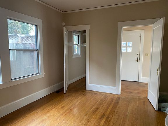 4th image of 523 Montclair Ave