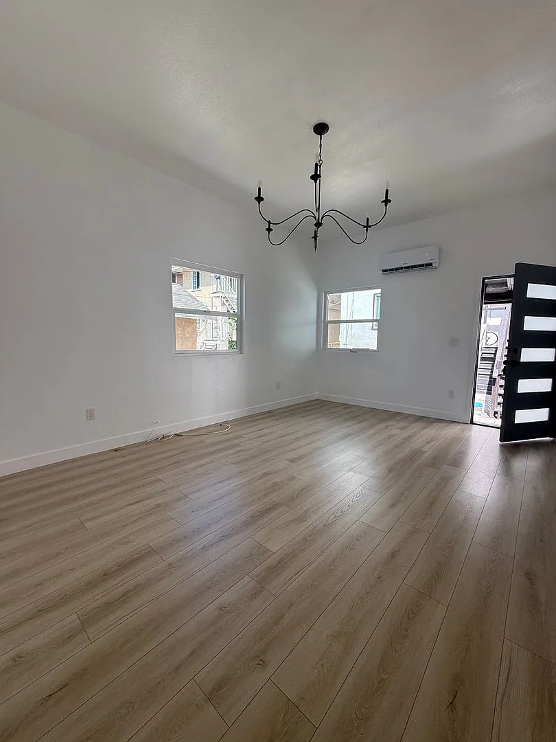 Bright & Spacious 4-Bedroom, 2-Bathroom Home $3,595/Month — Photo 4