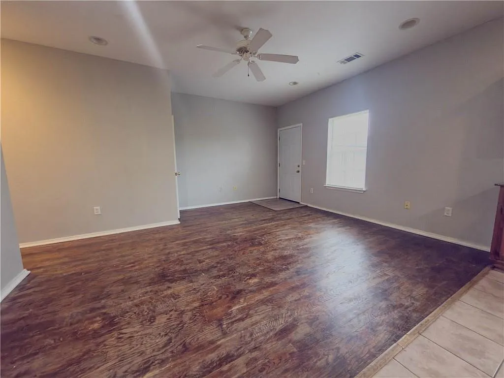3 bed, 2.5 bath, 1514 sqft, $1,450 — Photo 2