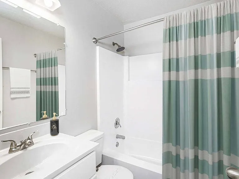 Hyde Park Townhomes — Photo 12