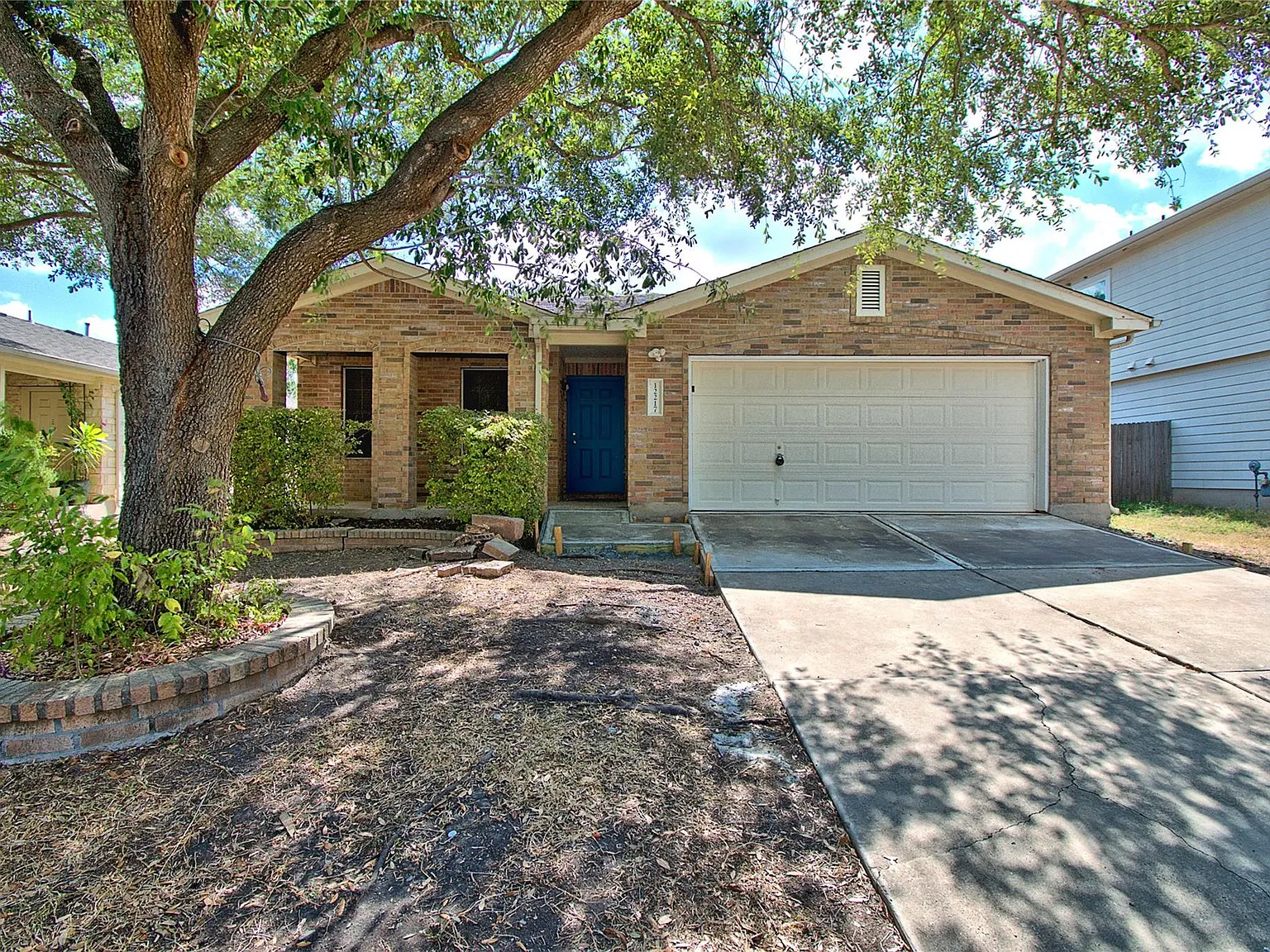 3 bed, 2.0 bath, 1738 sqft, $2,050 — Photo 2