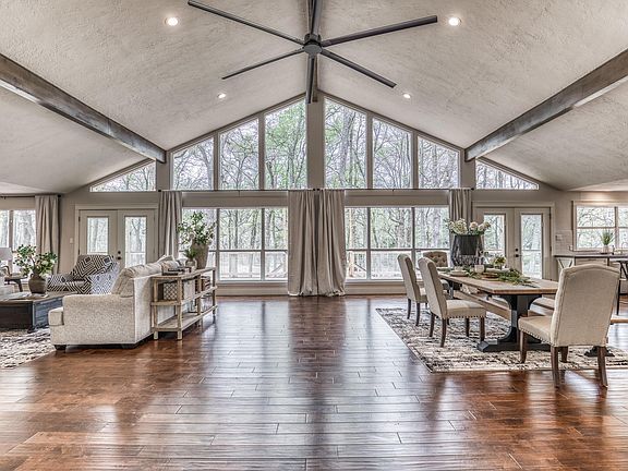 5th image of 3226 Blue Bell Ln
