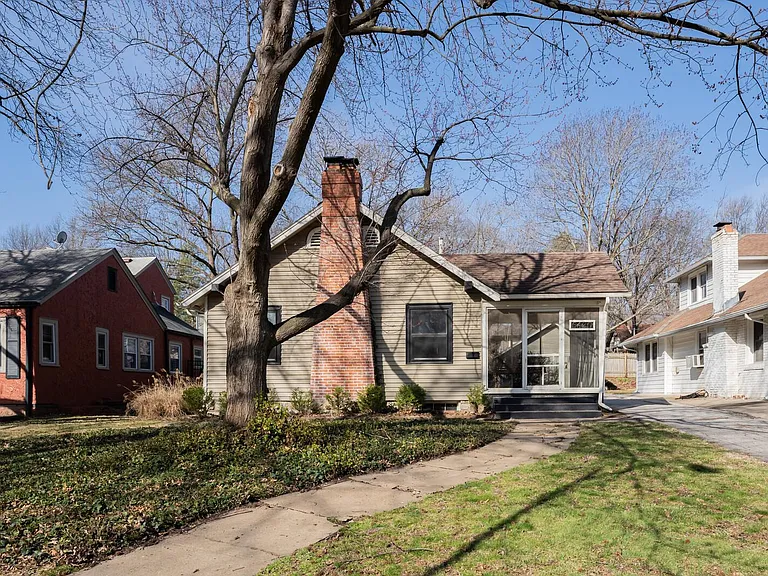 6420 Oak St — Photo 23