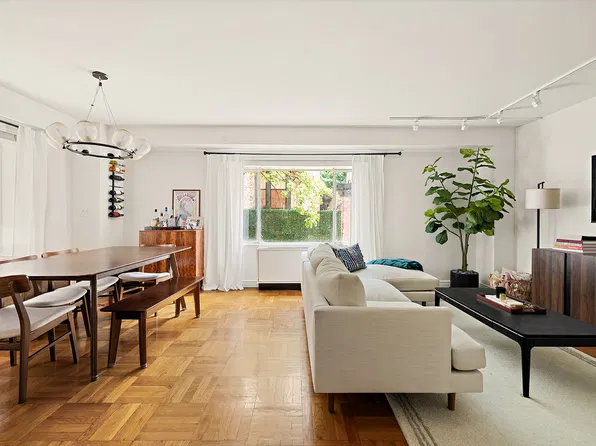 310 Lexington Avenue image 1 of 9