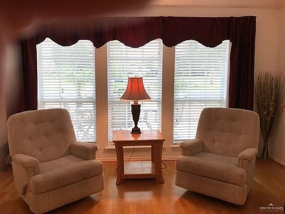 5th image of 327 Karen Dr