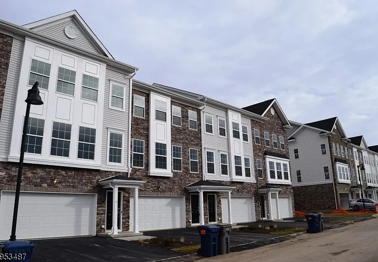 6 Gerhard Pl — Photo 1