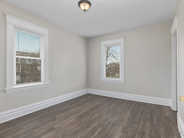 835 Bates St SE — Photo 13