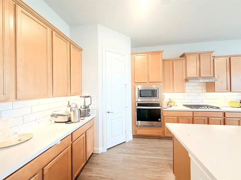 6610 Lake Oasis Dr — Photo 16