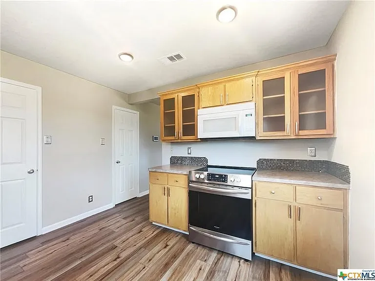 3307 Lorena Dr — Photo 3