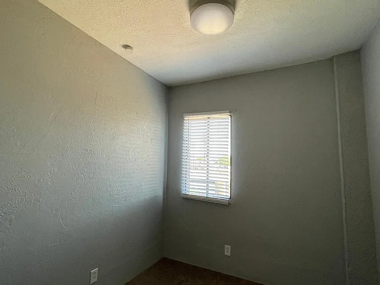 109 S 5th Ave — Photo 16