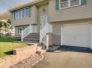 71 Barnyard Rd, Rocky Hill, CT 06067