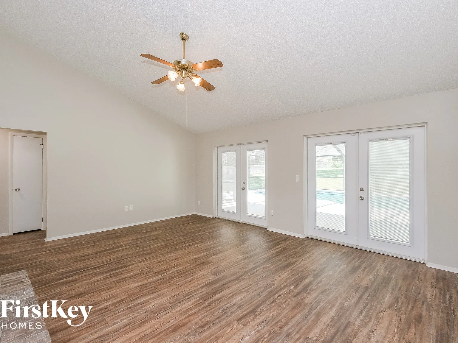 4 bed, 2.0 bath, 1550 sqft, $2,240 — Photo 3