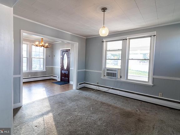4th image of 104 Linden St