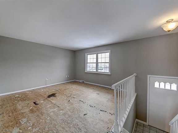 4th image of 275 Merravay Dr