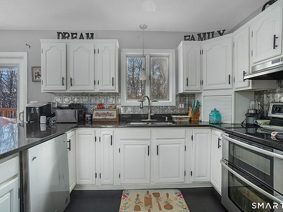 5th image of 83 Kate Downing Road