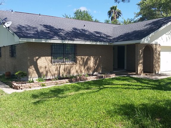 3rd image of 1816 Fairway Cir