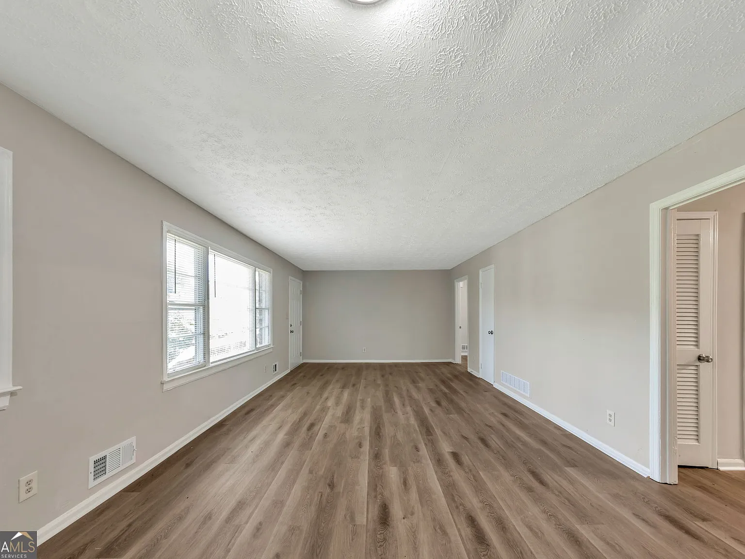 3 bed, 1.5 bath, 1131 sqft, $1,695 — Photo 3