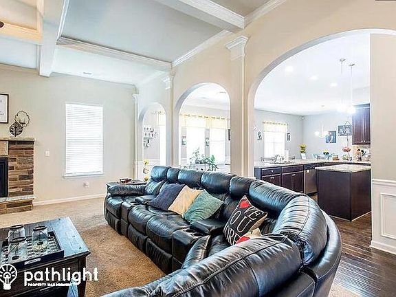5th image of 404 Mary Todd Pl