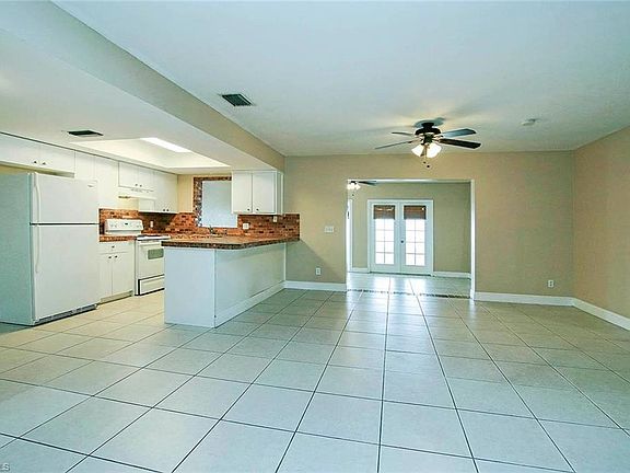 3rd image of 419 SW 38th Ter