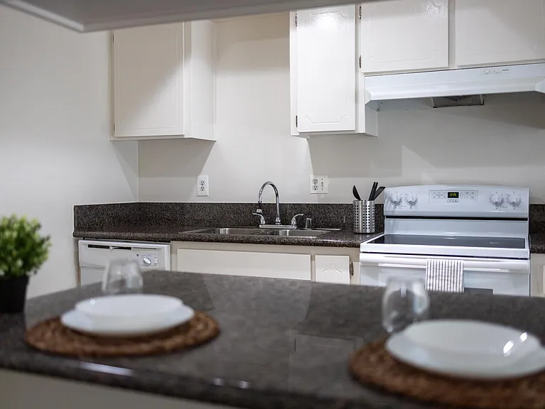 Continental Apartment Homes — Photo 27