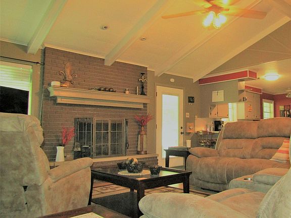 4th image of 105 Margaret Dr